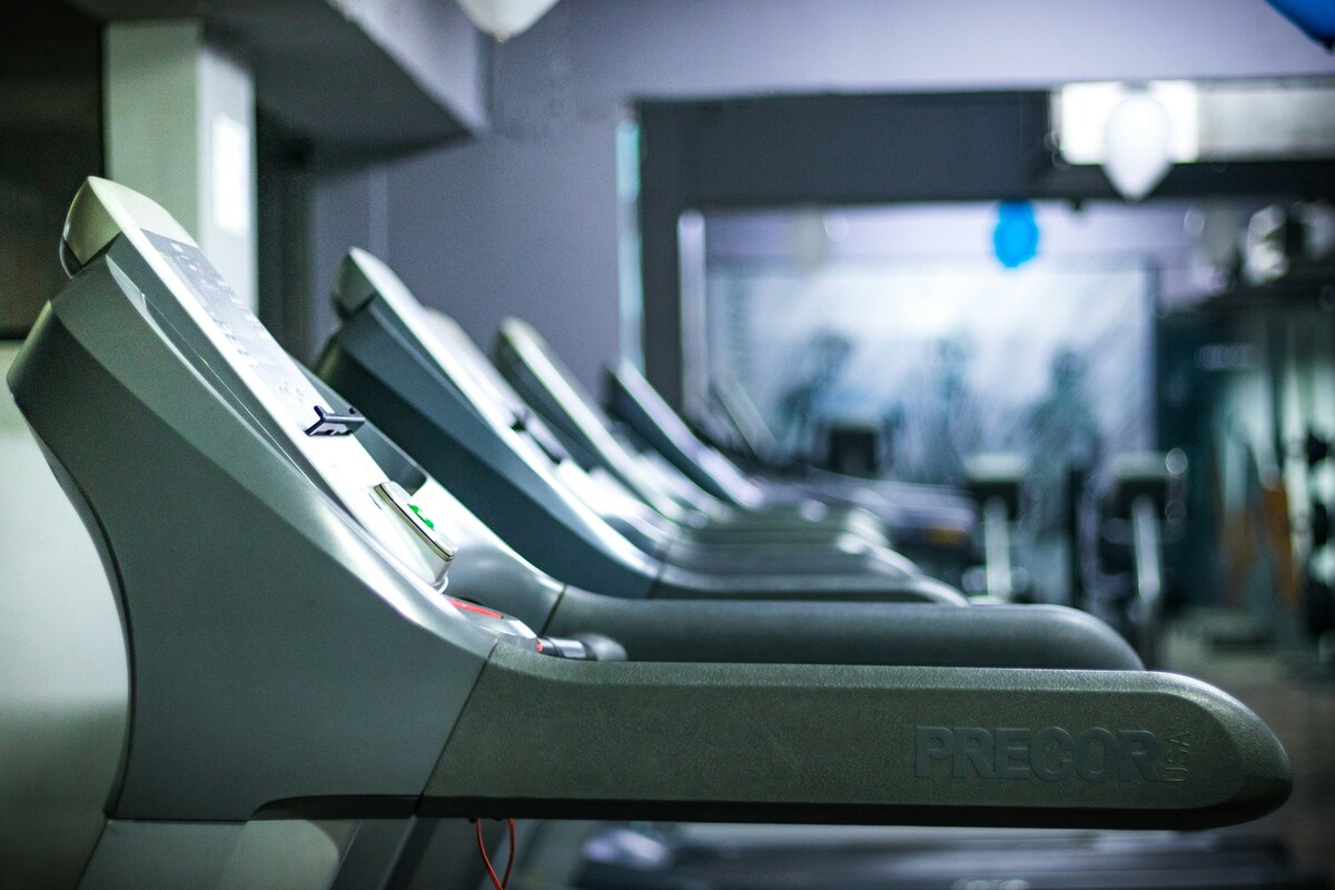 Cardiac stress test treadmill equipment in clinic setting